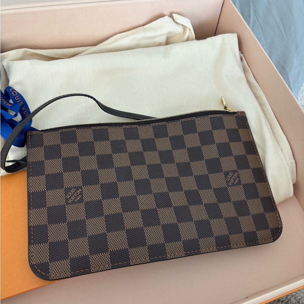 Louis Vuitton Damier Pochette